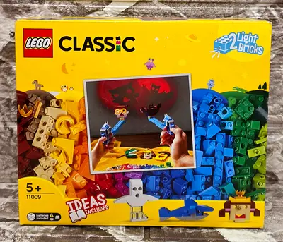 LEGO® Classic Bricks and Lights 11009 (441 pcs)(Retired Set)
