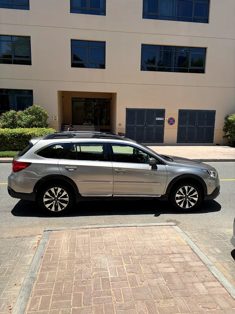 Subaru Outback 2014 — photo 1 of 5