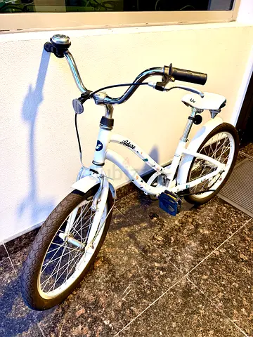 Liv Adore Girls Bicycle - almost new - ages 5-9