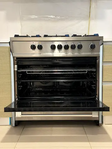 Used Stainless Steel Freestanding Gas Range with Double Oven - Good Condition