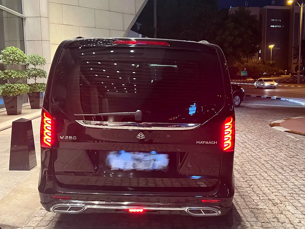 Mercedes-Benz V-Class 2021 — photo 1 of 6