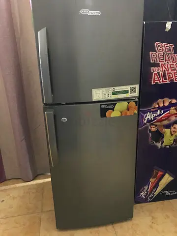 260Liters double door fridge for sale in Alain. Looks New