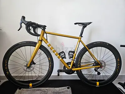 Gravel/Road Bike - Metallic Gold Frame with Disc Brakes and Deep-Section Wheels