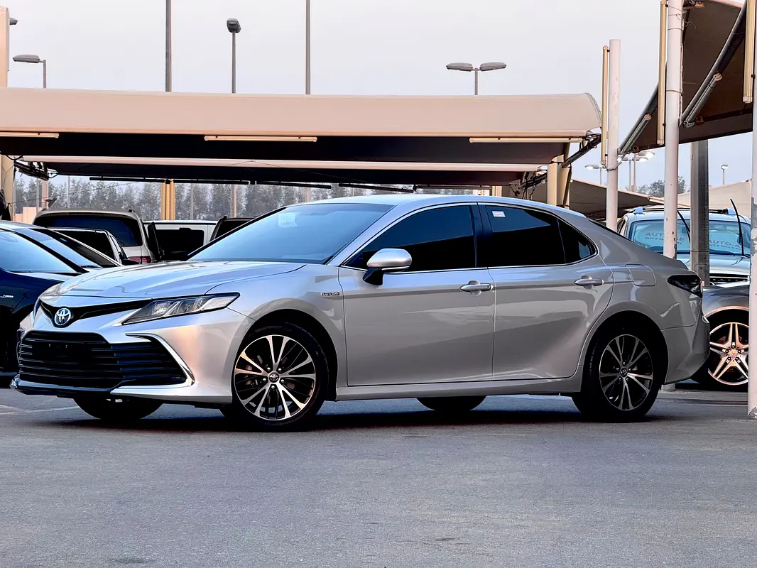 Toyota Camry 2024 — photo 1 of 14