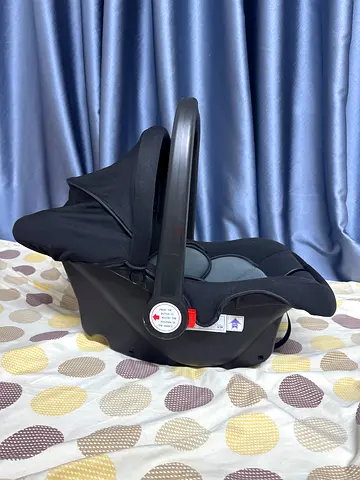 Black infant car seat / baby carrier - good condition