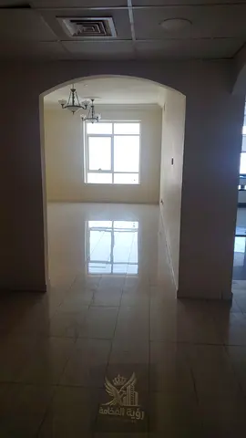 شقة غرفتين وصالة بمساحات مريحة وتصميم عملي يناسب العائلات، تقع في برج المها بمنطقة المجاز 2، بالقرب من جميع الخدمات والمرافق الأساسية.