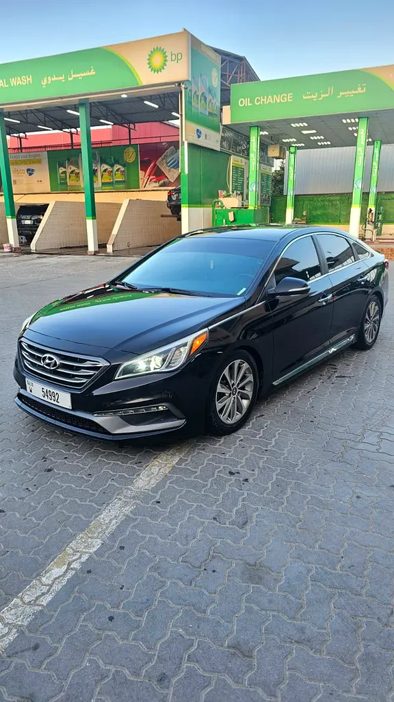 Hyundai Sonata 2015 — photo 1 of 6