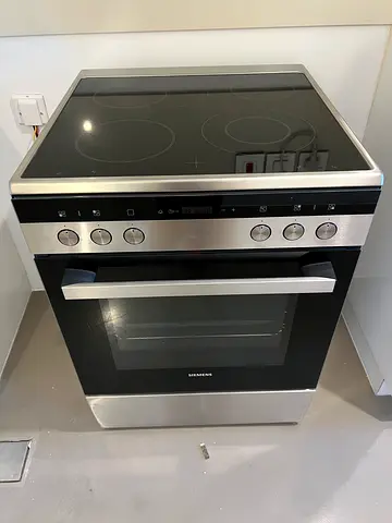 Siemens black Ceramic Cooking Range 60Cm , 4 Hoobs DELIVERY + WARRANTY