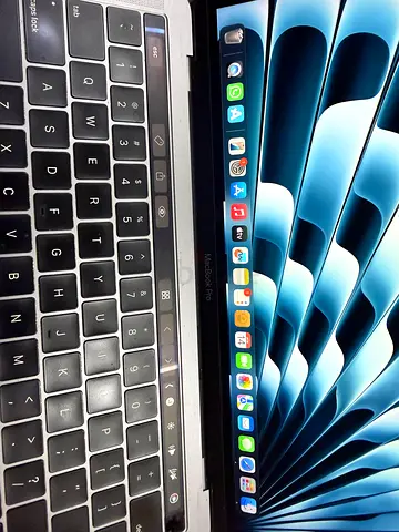 ماك بوك برو تاتش بار ، MacBook Pro Touch Bar