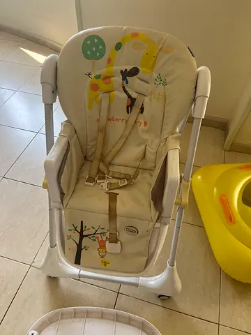 Baby high chair with removable tray - good condition
