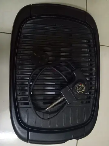 Electric indoor grill / griddle with temperature control - used