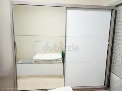 Modern Sliding Door Wardrobe with Mirror