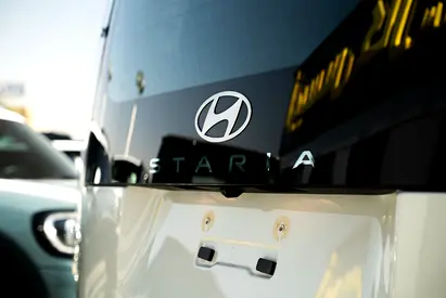 2025 Hyundai STARIA photo 4