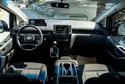 2025 Hyundai STARIA photo 6