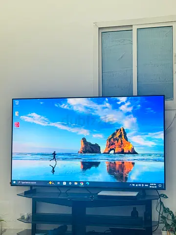 Samsung 65-inch Smart LED TV in Excellent Condition