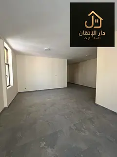 *Golden opportunity for rent: 2 bedroom + hall apartment in Umm Al Mutarafah area. The apartment has