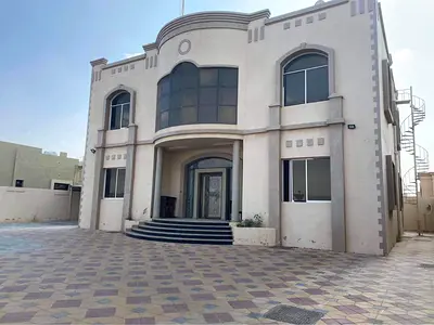 فيلا سوبر لوكس طابقين للإيجار في عجمان-غرفة خادمة ماستر- خزائن بكل غرفة