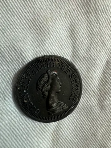 Vintage Queen Elizabeth II Commemorative Coin (Single)