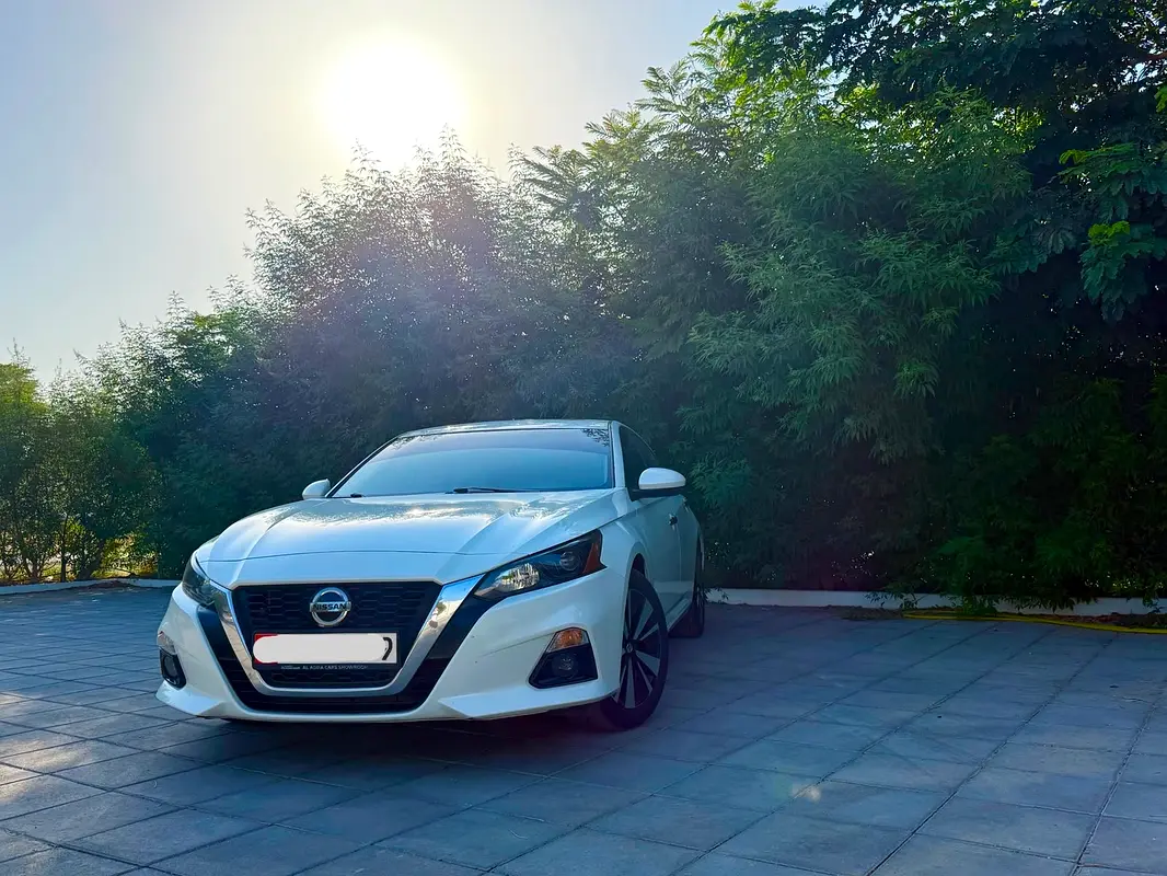 Nissan Altima 2022 — photo 1 of 5