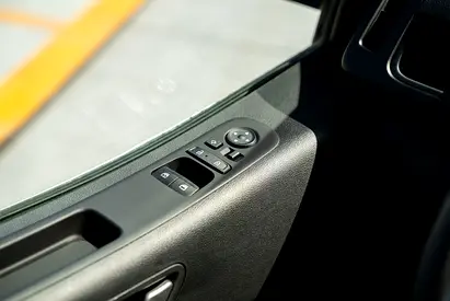 2025 Hyundai STARIA photo 10