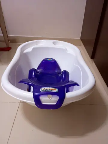 Baby bath tub