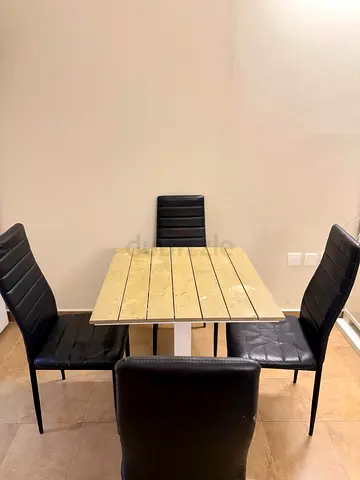4-Seater Dining Table with 4 Chairs – AED 250