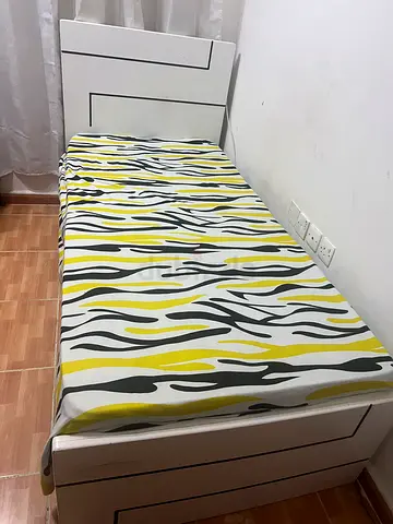 Single bed with matress , 2PCS