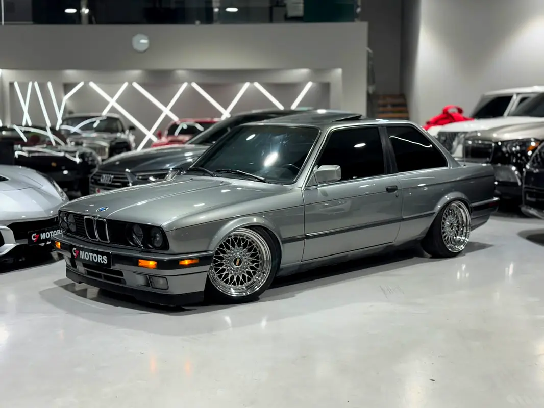 BMW 3-Series 1989 — photo 1 of 1