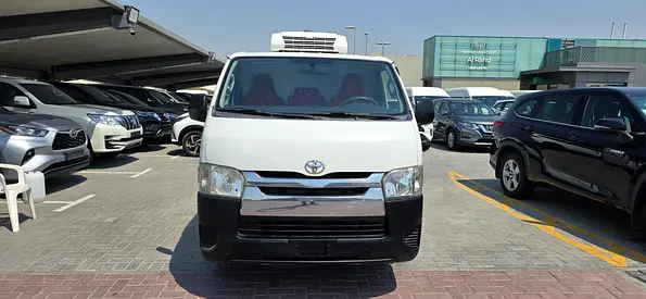 2015 Toyota HIACE — миниатюра 8