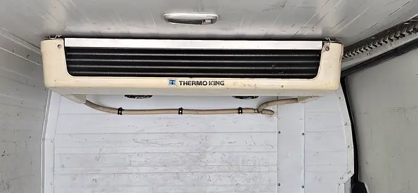 2015 Toyota HIACE — миниатюра 16