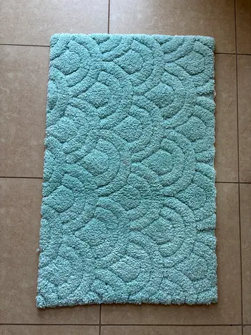 Light blue textured bath/door mat - excellent condition