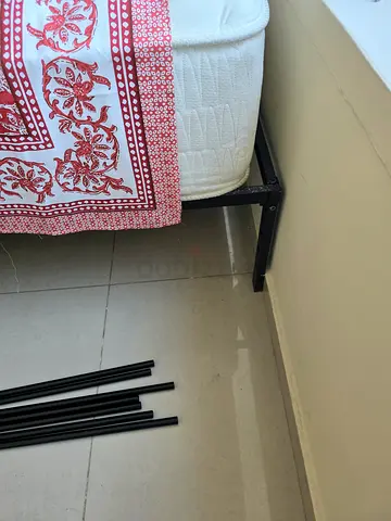 Metal bed frame heavy duty bought 2 months back. No damages. Already paid and assembled. King size