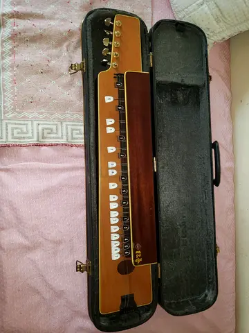Taishogoto A clean, antique Japanese musical instrument