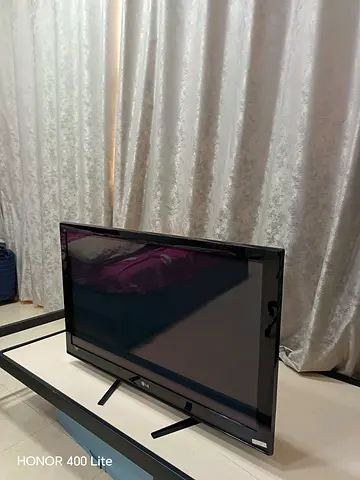 LG 32-inch LCD TV - Good Condition