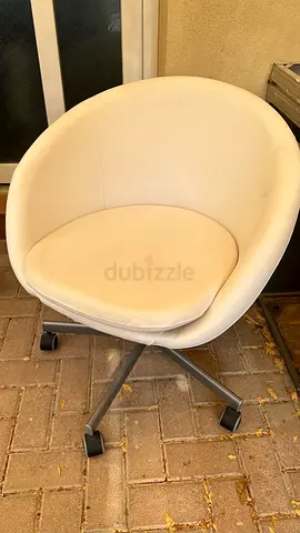 Modern White Swivel Tub Chair with Wheels