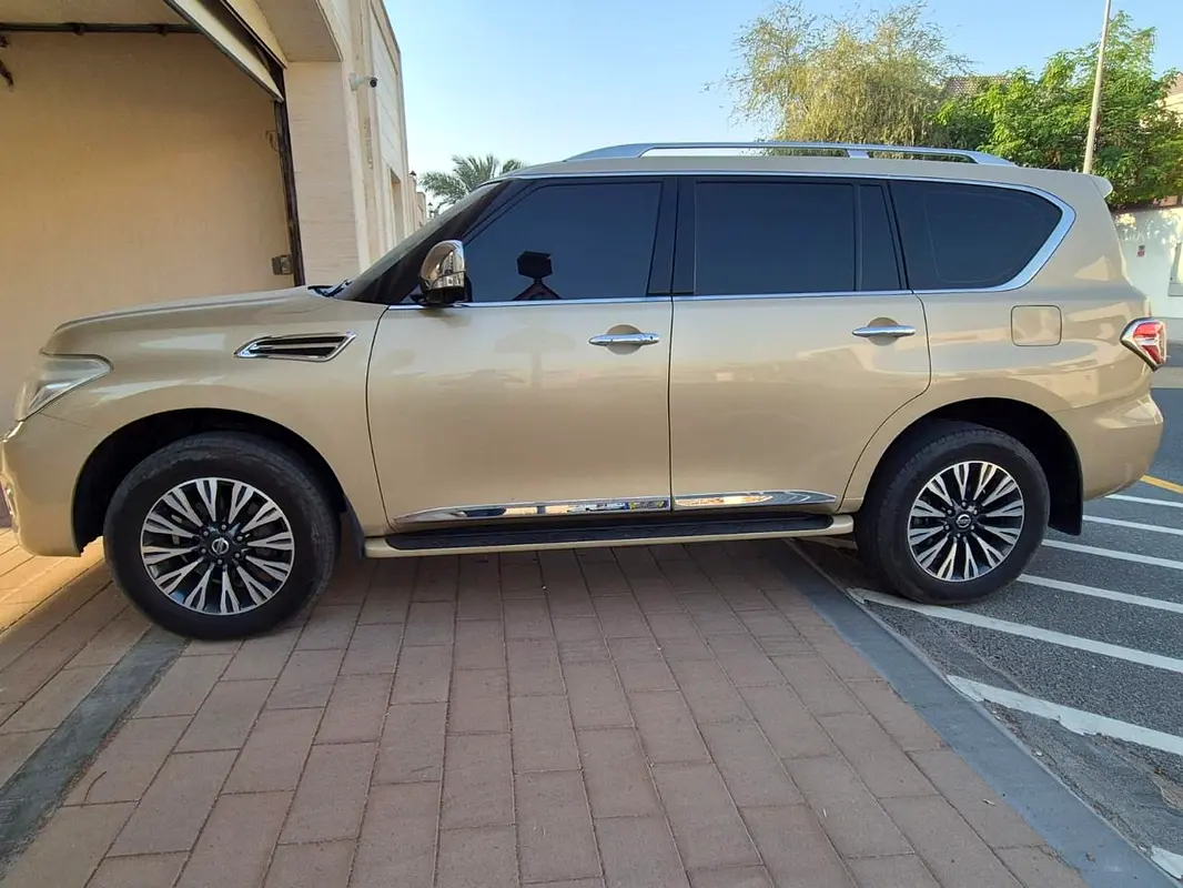 Nissan Patrol 2017 — photo 1 of 8
