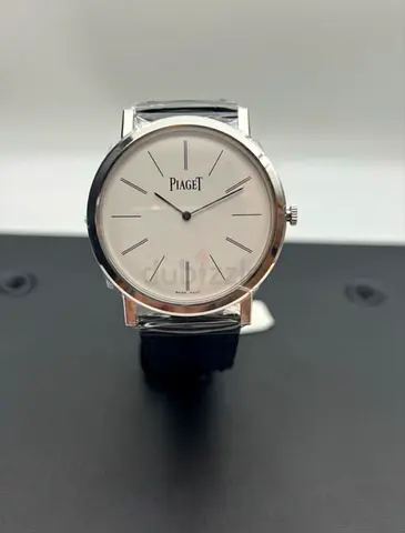 Piaget Altiplano style slim dress watch with leather strap