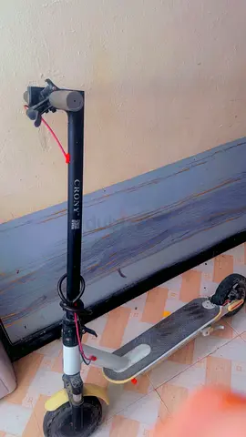 Electric scotti in 250 charger nd battery is new one day garntee