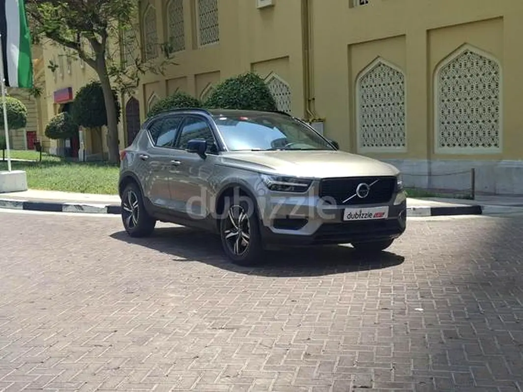 Volvo XC40 2022 — photo 1 of 14