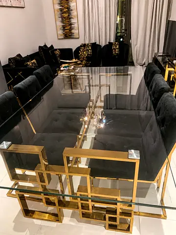 Dinnig table with 8 chairs