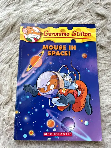 Geronimo Stilton: Mouse in Space! (Scholastic)