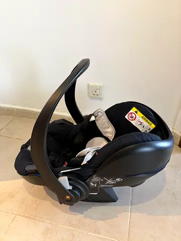 Stokke BeSafe Infant Car Seat with Adjustable Handle and ISOFIX base