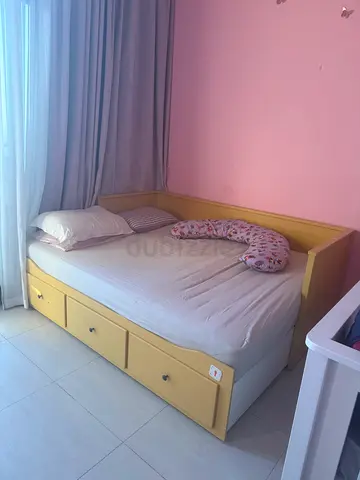 Single daybed ( 2 )convertible to double with storage drawers - good condition.We have 2 beds total.