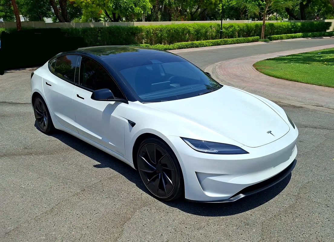 Tesla Model 3 2024 — photo 1 of 15
