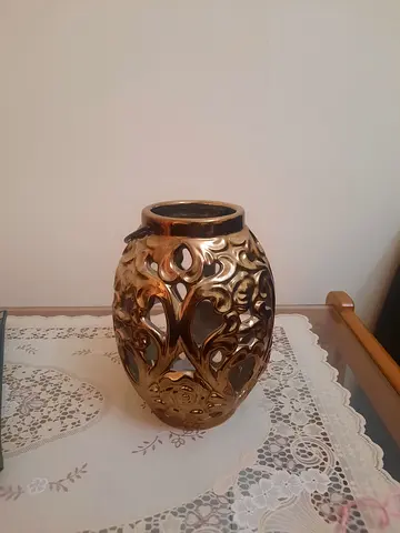 Decorative pieces (prices ranging)