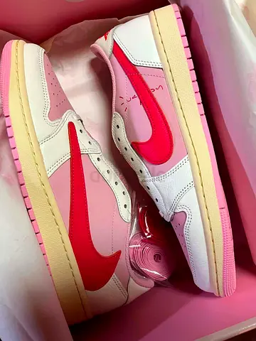 Travis scott pink