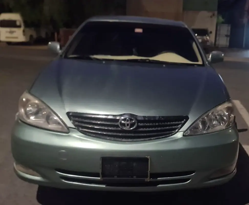 Toyota Camry 2003 — photo 1 of 9