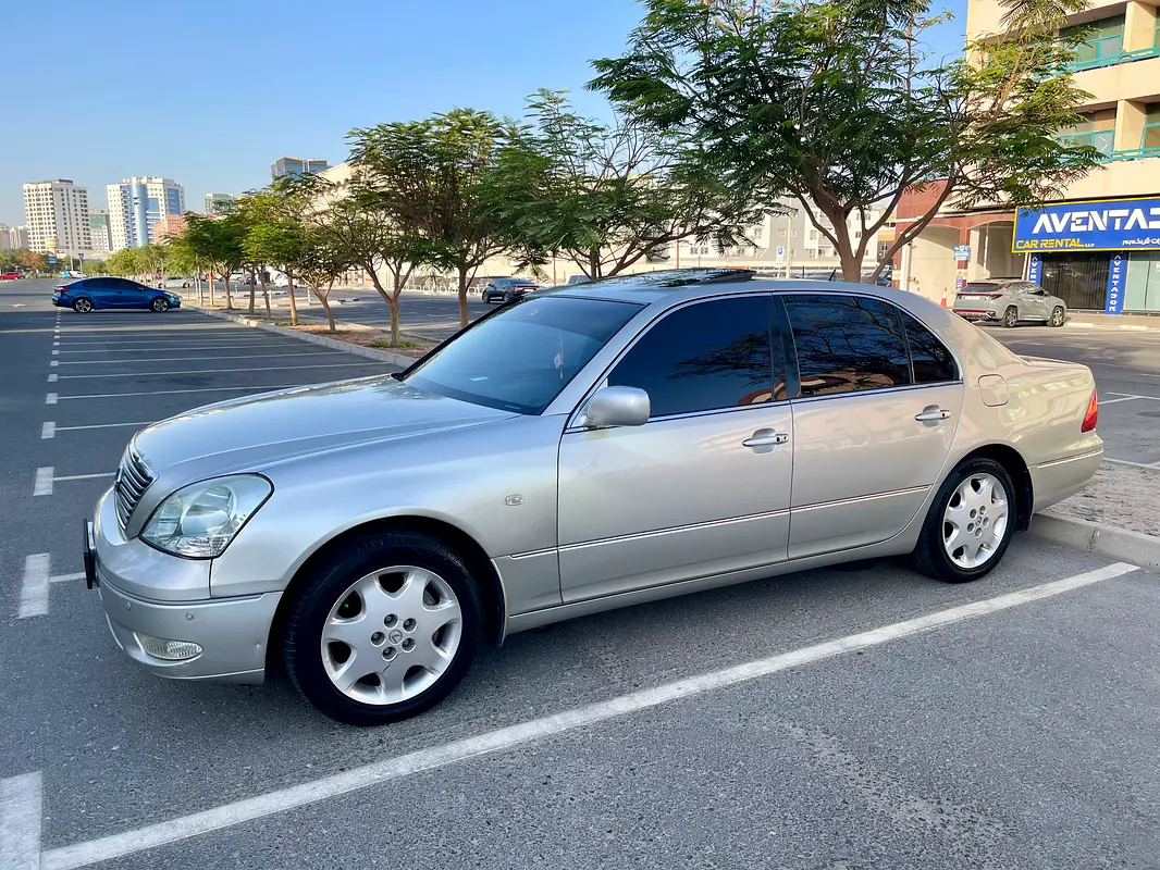 Lexus LS-Series 2002 — photo 1 of 9