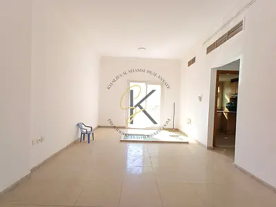 Meliha Road side Building Easy to Dubai front of Al Madina shopping centre Full of family building for contact Babar