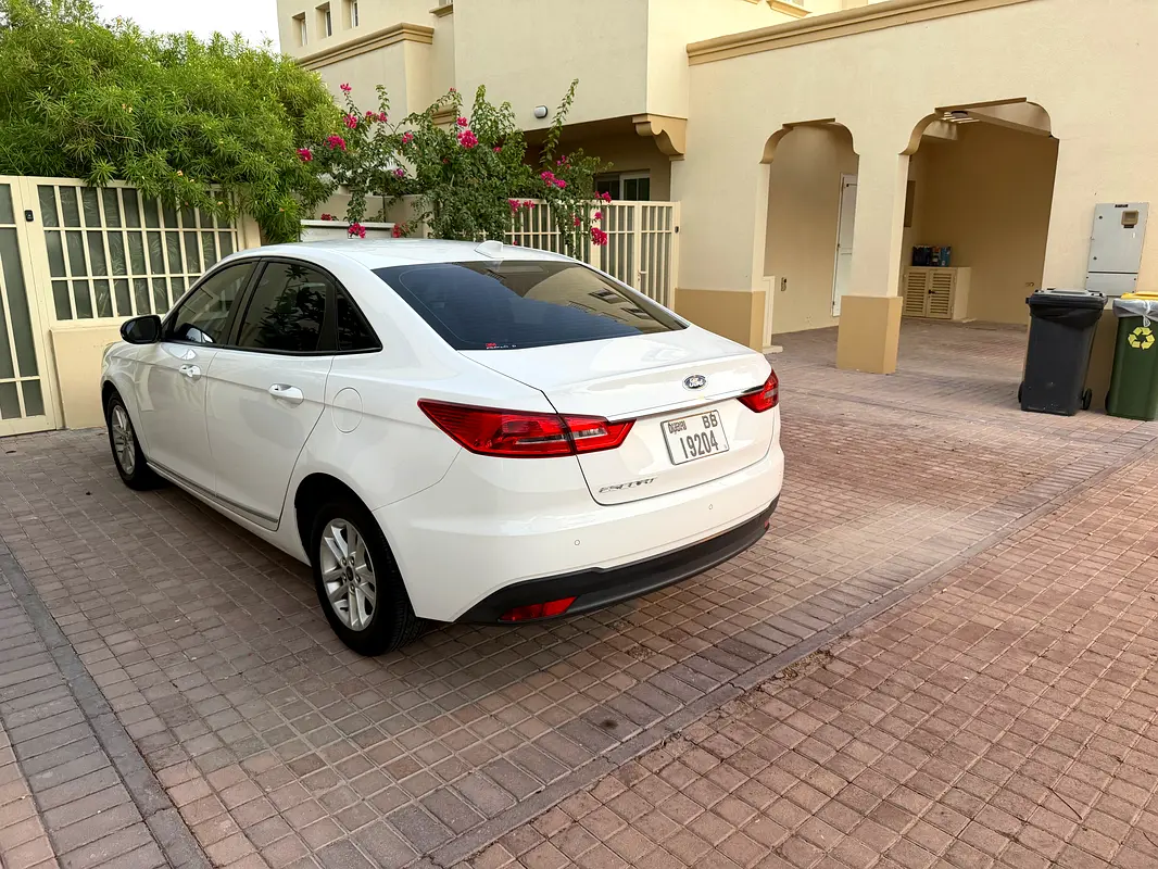 Ford Escort 2020 — photo 1 of 9